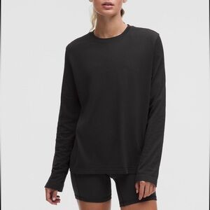 NWOT Lululemon Swiftly Relaxed Long Sleeve Shirt in Black, Size 10.